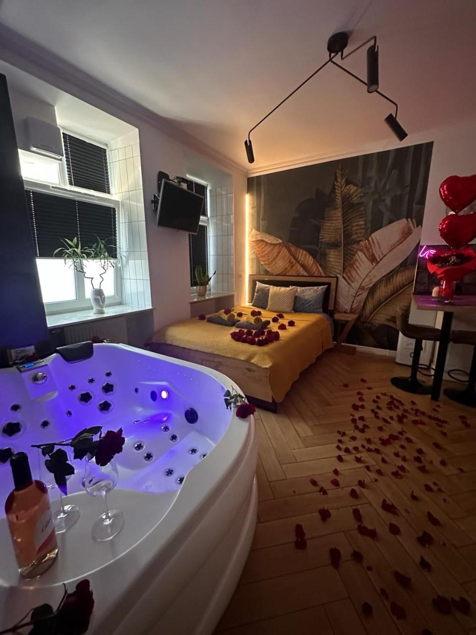 Jacuzzi & Bike Apartment, 克拉科夫 外观 照片