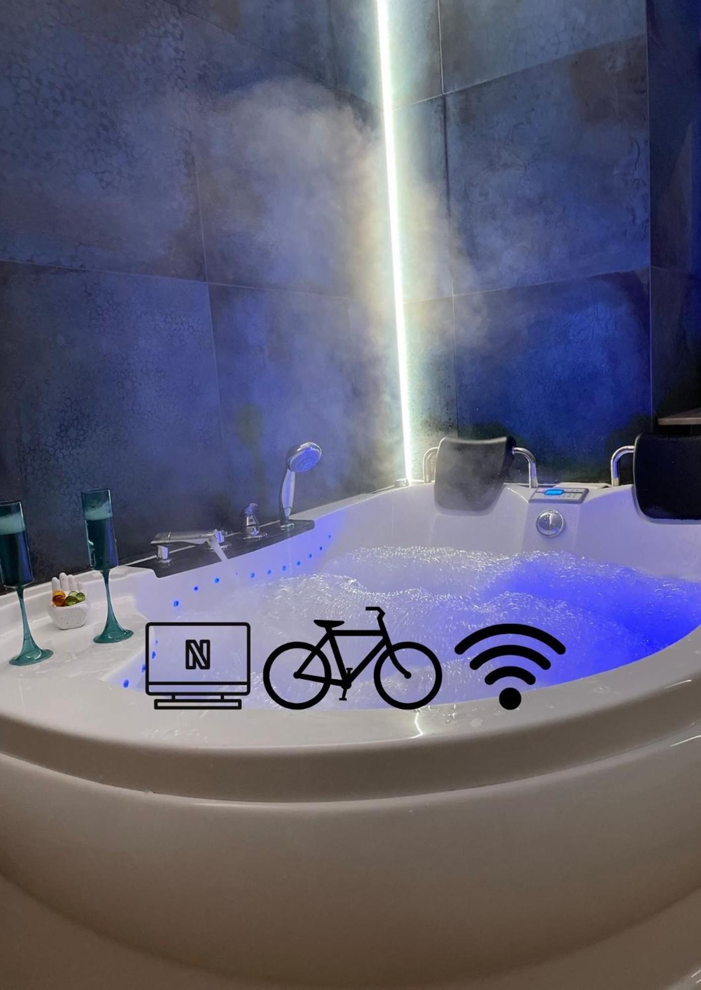 Jacuzzi & Bike Apartment, 克拉科夫 外观 照片